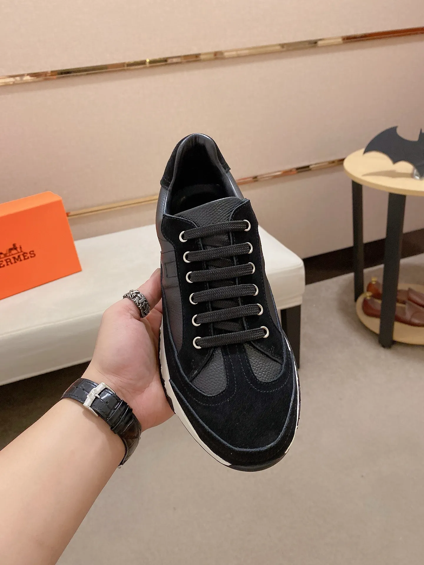 Ex-factory price: 500💰《HERMES》【Classic original single version】Hermès; top 🔝purchasing agent🔍🔍men's latest 🇺🇸sold simultaneously, original imported from Italy ▲▲first-layer cowhide ▲▲ (high-end, nobility and class) ) Exquisite workmanship (Italian 🇮🇹 imported water-dyed 🐂 cowhide lining) sole: original sole provided by the original factory, ⚠️exclusive double-layer activity·TPR·rubber·combined molded outsole; super comfortable·wear-resistant·non-slip·environmental protection The real thing is more beautiful when photographed in kind (high quality, following orders), you can come in and out at will * Number of yards: 38·39·40·41·42·43·44# (can be customized 45.)